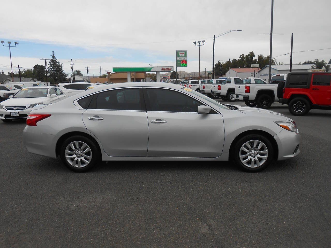 Used 2016 Nissan Altima 2.5 S w/ Power Driver Seat Package FWD image 2