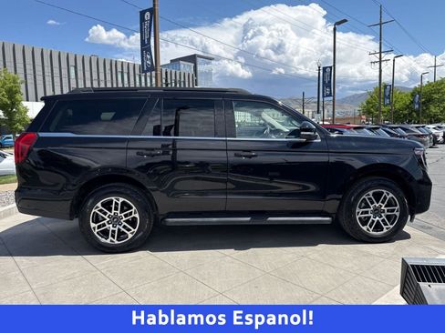 Used 2025 Ford Expedition Active AWD/4WD image 2