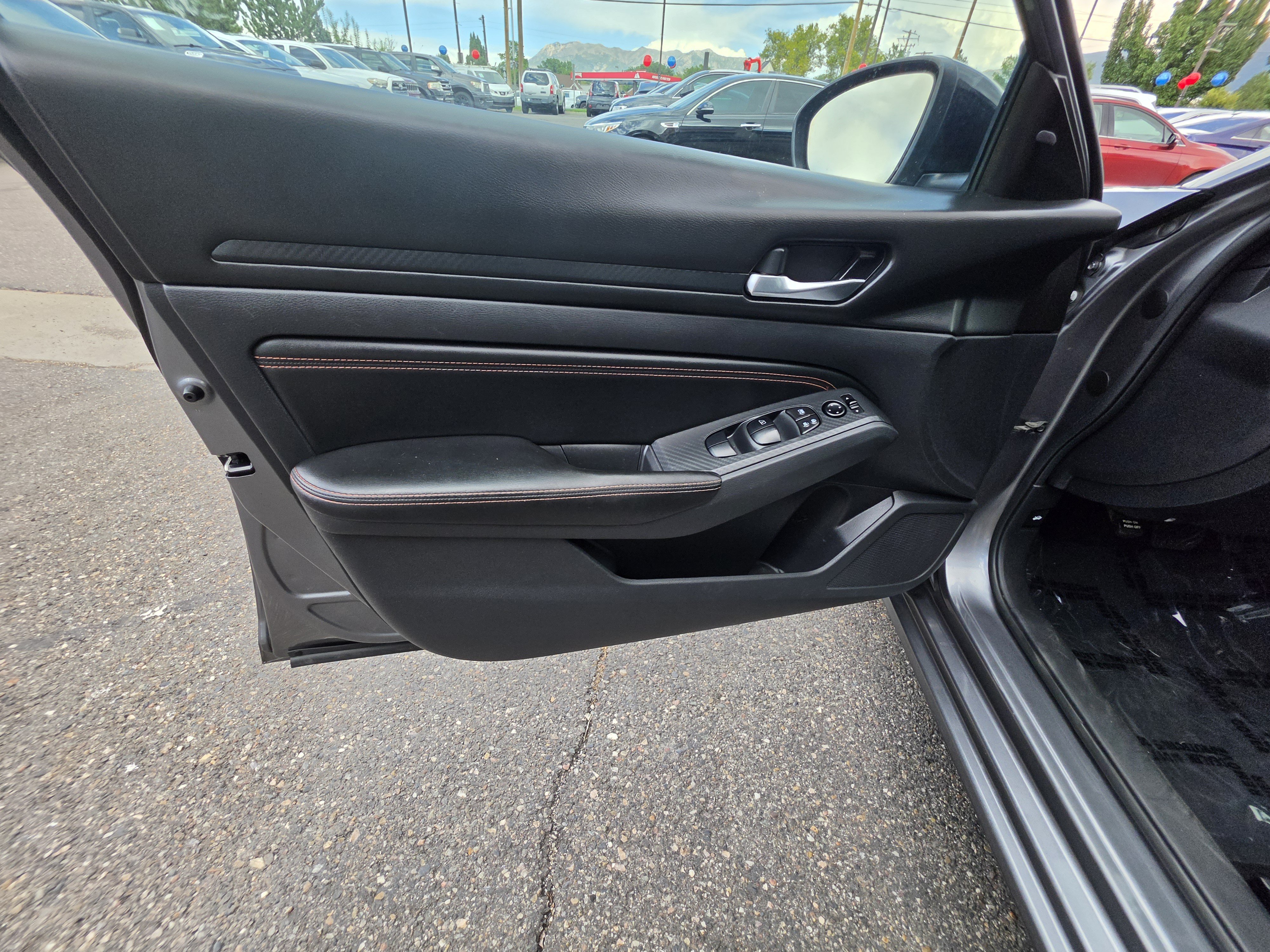 Used 2020 Nissan Altima 2.5 SR FWD image 13