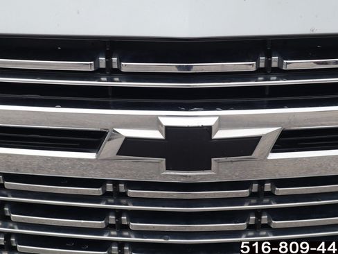 Used 2023 Chevrolet Suburban Premier AWD/4WD image 38