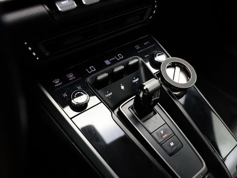 Used 2020 Porsche 911 Carrera RWD image 19