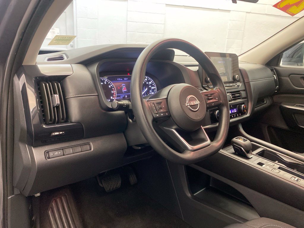 Used 2024 Nissan Pathfinder S FWD image 18