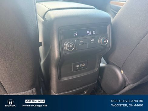 Used 2023 GMC Acadia SLE FWD image 13