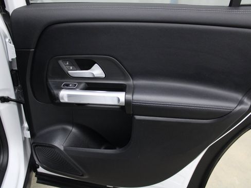 Used 2021 Mercedes-Benz GLB 250 image 24