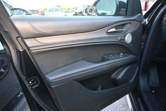 Used 2023 Alfa Romeo Stelvio Ti AWD/4WD image 15