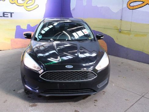 Used 2017 Ford Focus SE image 3