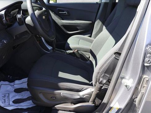 Used 2020 Chevrolet Trax LS w/ Tint and Cruise Package FWD image 11