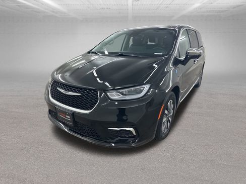 Used 2022 Chrysler Pacifica Limited image 7
