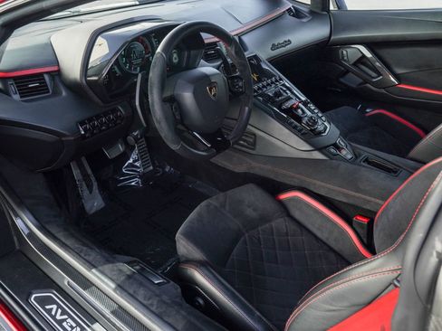 Used 2018 Lamborghini Aventador S image 2