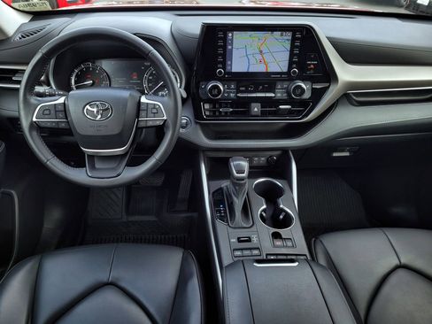 Used 2022 Toyota Highlander XLE image 15