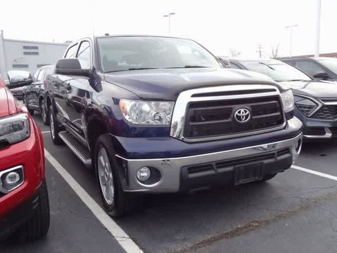 Used 2011 Toyota Tundra 4x4 CrewMax image 3