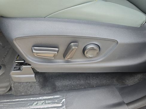 Used 2025 Toyota Tacoma 4x4 Double Cab Hybrid image 11