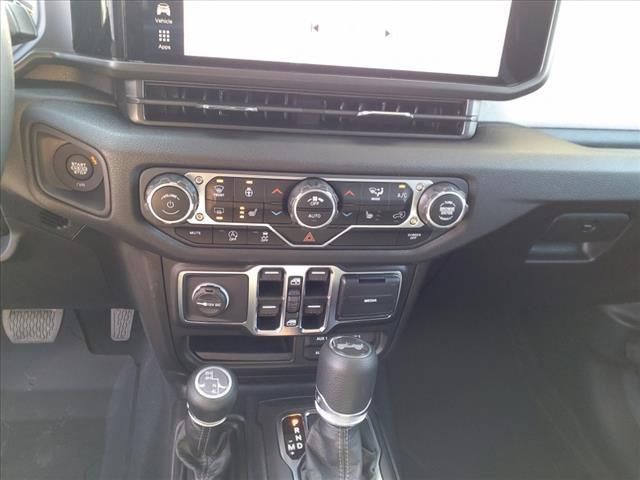 Used 2025 Jeep Wrangler Unlimited Sport AWD/4WD image 17