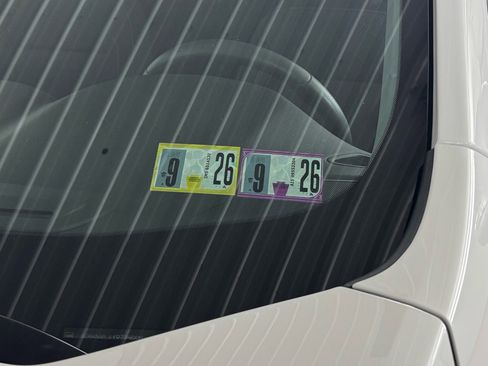 Used 2023 GMC Acadia SLE w/ Driver Convenience Package image 10