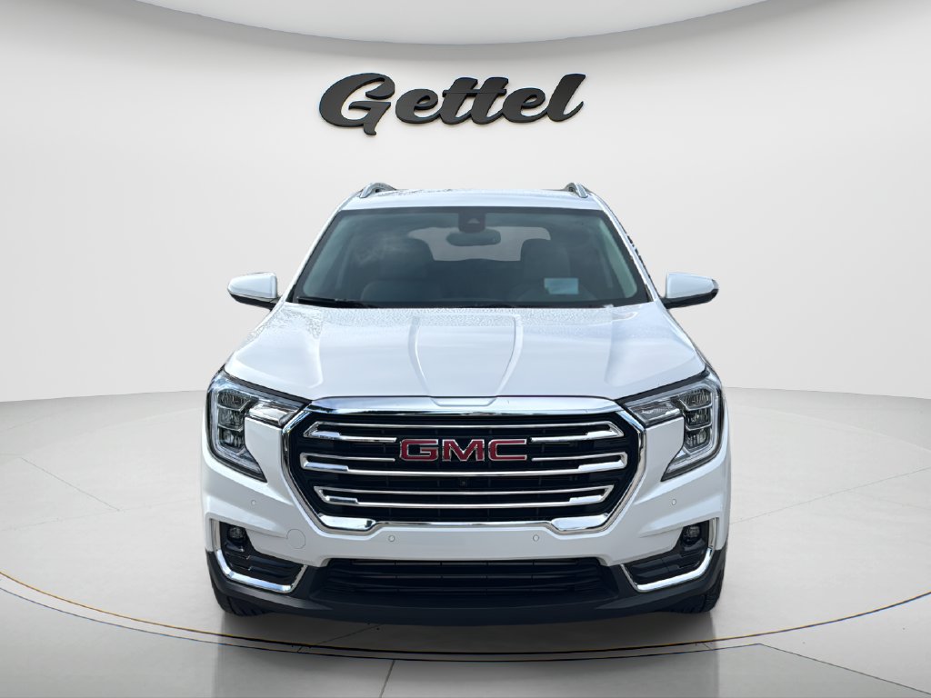 Used 2024 GMC Terrain SLT w/ Tech Package FWD image 2
