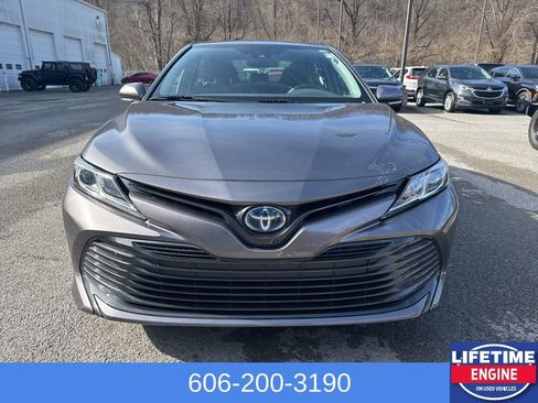 Used 2020 Toyota Camry LE image 3