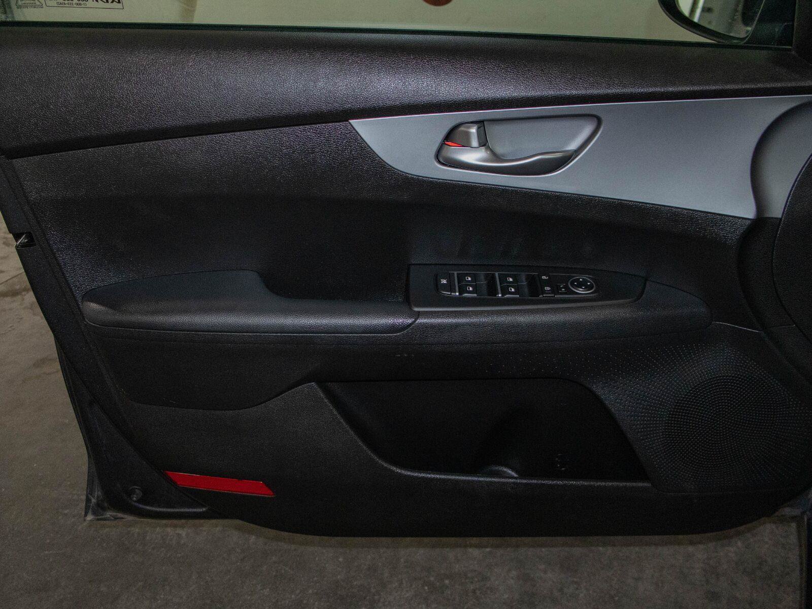 Used 2023 Kia Forte LXS w/ LXS Technology Package FWD image 10