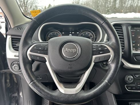 Used 2017 Jeep Cherokee Limited image 14