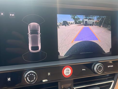 Certified 2026 Porsche Macan AWD/4WD image 30