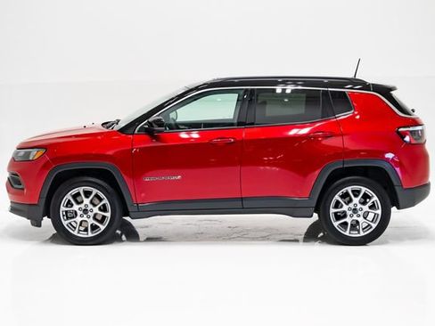 Used 2025 Jeep Compass Limited AWD/4WD image 32