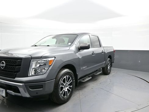 Used 2024 Nissan Titan SV w/ SV Convenience Package image 1