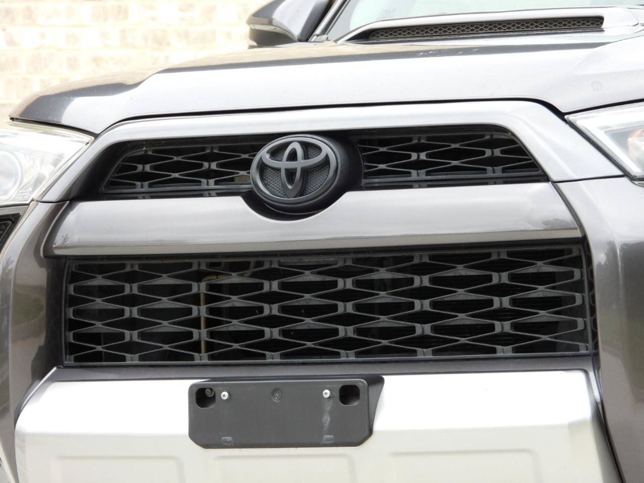 Used 2018 Toyota 4Runner TRD Off-Road Premium AWD/4WD image 5