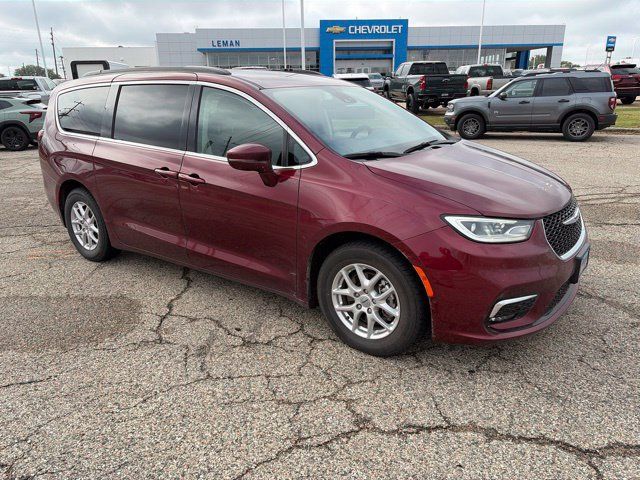Used 2022 Chrysler Pacifica Touring-L w/ Uconnect Theater Family Group FWD image 2