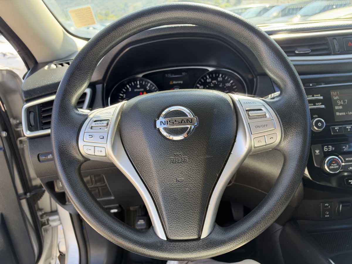 Used 2016 Nissan Rogue SV FWD image 12
