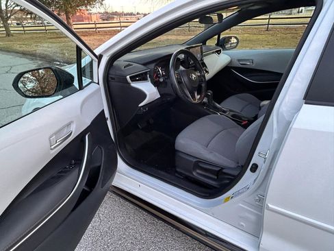 Used 2022 Toyota Corolla SE w/ Carpet Mat Package (TMS) image 9