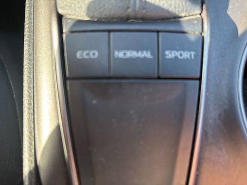 Used 2024 Toyota Camry SE image 13