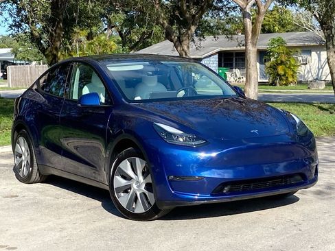 Used 2023 Tesla Model Y Long Range image 4