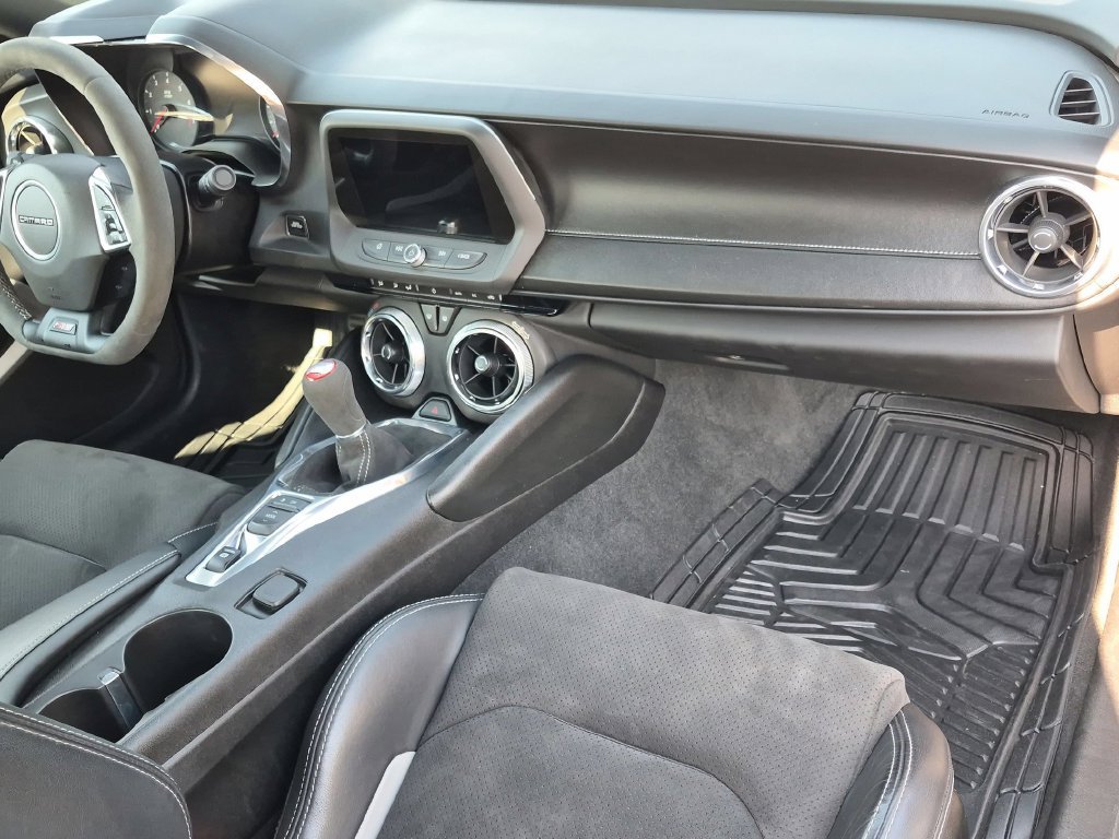 Used 2018 Chevrolet Camaro SS RWD image 21