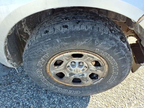 Used 2009 Nissan Frontier SE w/ Power Pkg image 13