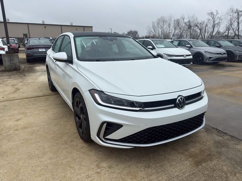 New 2026 Volkswagen Jetta SE FWD image 3