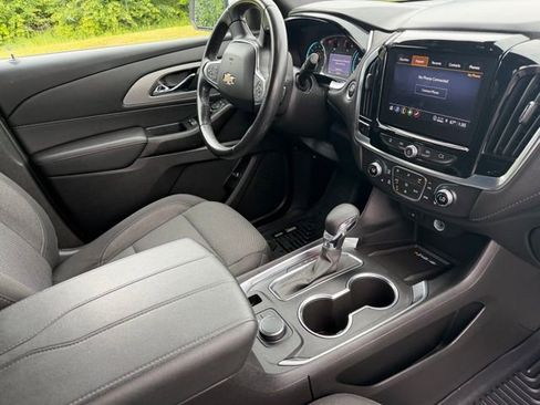 Used 2022 Chevrolet Traverse LT FWD image 13