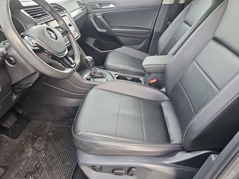 Certified 2021 Volkswagen Tiguan SE w/ Panoramic Sunroof Package image 31