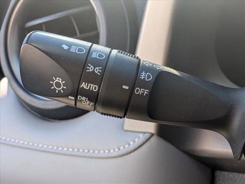 Used 2017 Toyota RAV4 XLE image 9