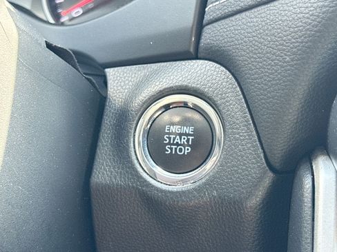 Used 2019 Toyota RAV4 XLE w/ Convenience Package FWD image 18