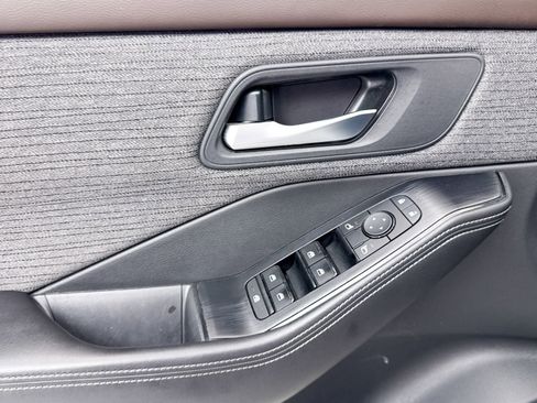 Used 2022 Nissan Rogue SV image 27