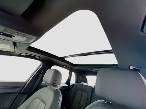 Used 2025 Audi Q3 2.0T Premium image 7