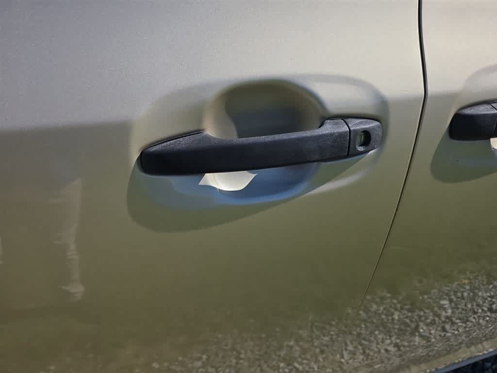 Used 2011 Toyota Sienna FWD image 4