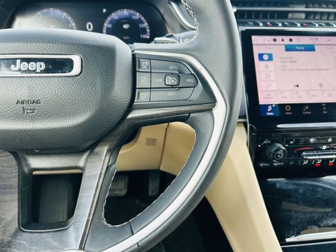 Used 2023 Jeep Grand Cherokee Limited w/ Luxury Tech Group II image 20