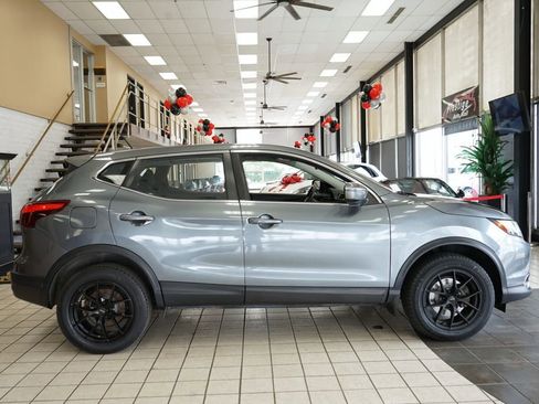 Used 2018 Nissan Rogue Sport SV image 17