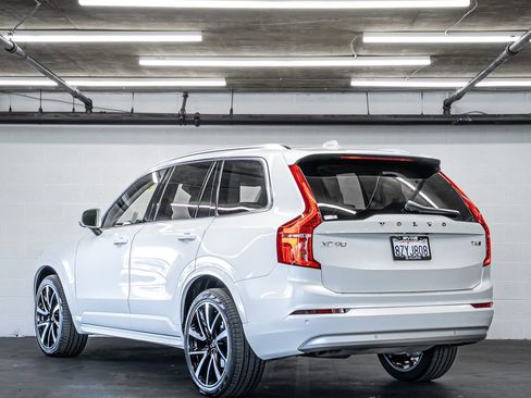 Used 2022 Volvo XC90 T6 Momentum w/ Advanced Package image 3