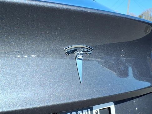 Used 2023 Tesla Model 3 Standard Range image 32