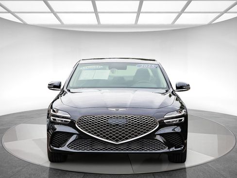 Used 2025 Genesis G70 2.5T image 6