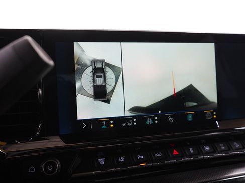 Used 2025 Chevrolet Silverado 2500 ZR2 w/ Technology Package AWD/4WD image 30