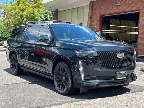Used 2021 Cadillac Escalade ESV Sport Platinum w/ LPO, ONYX Package AWD/4WD image 2
