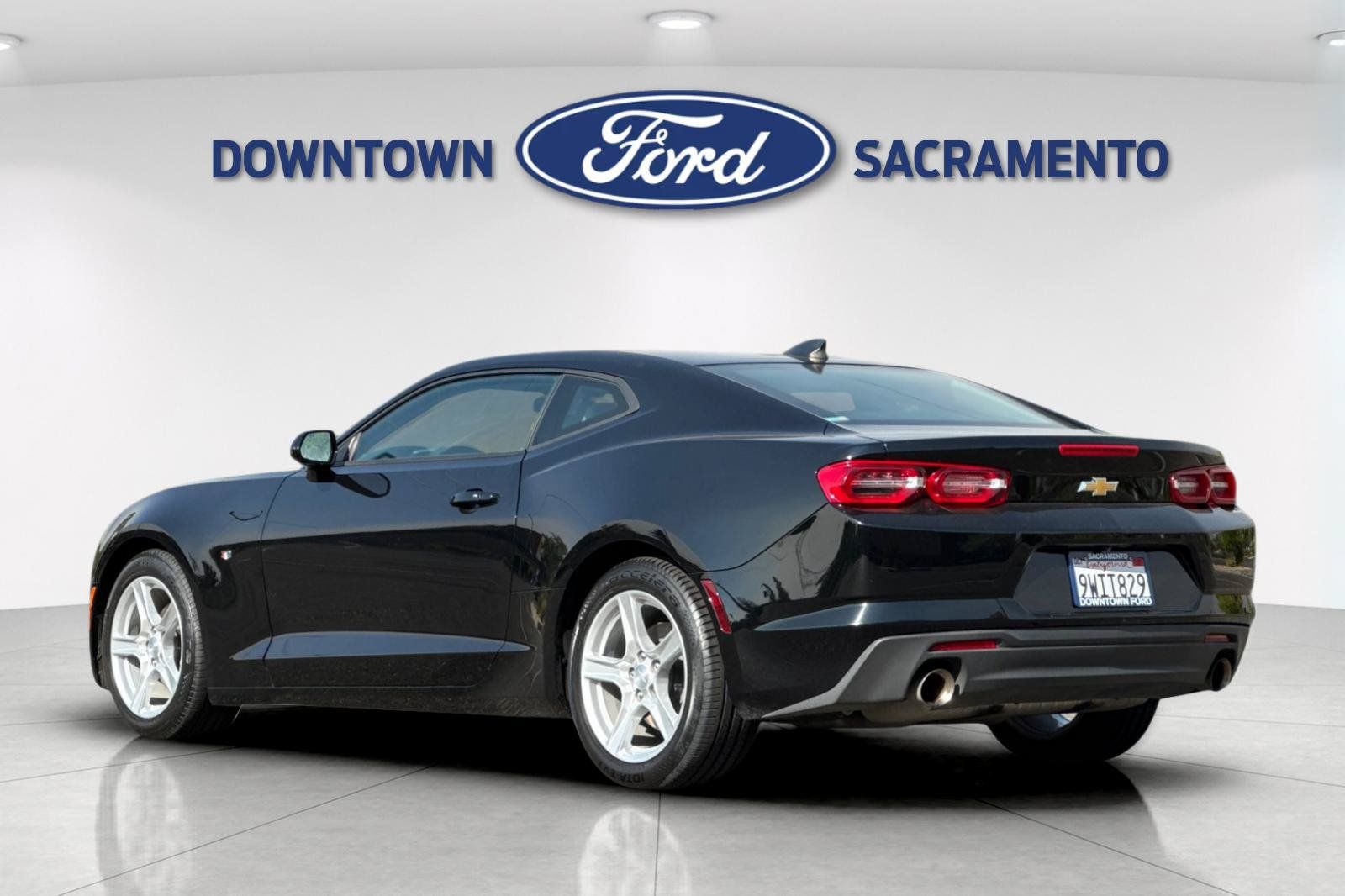 Used 2023 Chevrolet Camaro LT RWD image 5