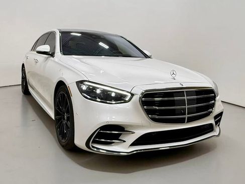 Used 2022 Mercedes-Benz S 500 4MATIC w/ AMG Line Package image 9